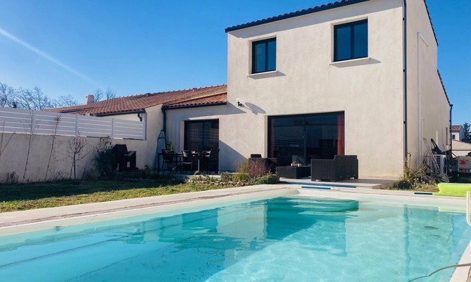 Gignac House | Ideal Family Retreat at Maison Chaleureuse With Pool
