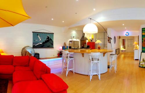 Montlucon House | Cozy 3-Bedroom Retreat with Garden and WiFi in Montluçon