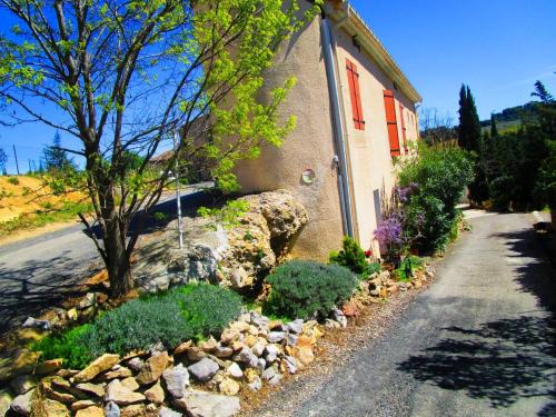 Tournissan House | Charming Family Retreat with Garden & WiFi in Tournissan