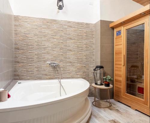 Camino Apartment | Pet-Friendly Maison Champagne with Ocean Views & Pool
