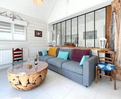 Saint-Laurent-sur-Mer House | Charming Maison in Saint Laurent sur Mer with Terrace