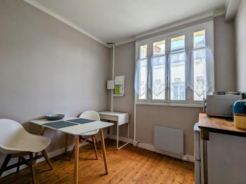 Chatillon-sur-Indre Apartment | Charming Maison with Garden near Tours and Châteauroux