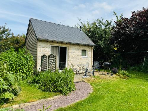Conde-sur-Seulles House | Inviting Maison Charmante: Family-Friendly Getaway Awaits
