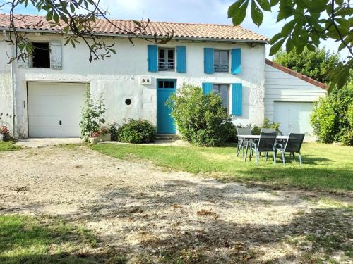 Antezant-la-Chapelle House | Relaxing 4-Star Retreat with Garden & WiFi in Antezant
