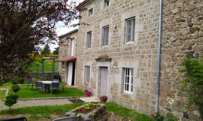 Cubelles House | Scenic Maison in Cubelles with Mountain Views & Family-Friendly