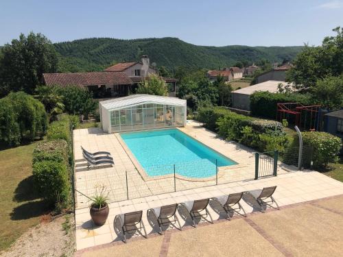 Saint-Gery House | Relaxing 4-Bedroom Retreat with Pool and Garden in Saint Gery