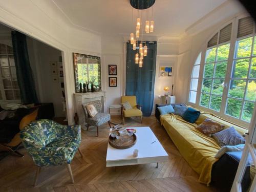 Quartier de Becon Villa | Cozy Maison Charm Just 7 Minutes from Paris Gardens