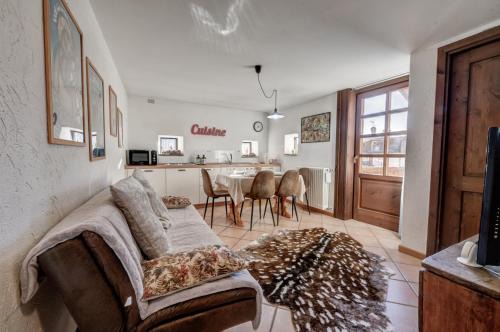 Antagnod Apartment | Pet-Friendly Maison Chasseur Alpine Design Lodge Escape