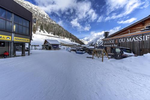 Dolonne Apartment | Family-Friendly Maison Checrouit in Beautiful Courmayeur