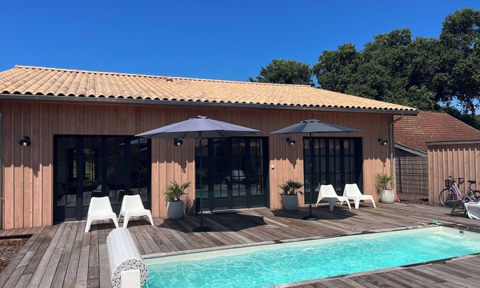 Saint-Julien-en-Born Villa | Modern Wooden Retreat with Pool, 8 km from Contis Plage