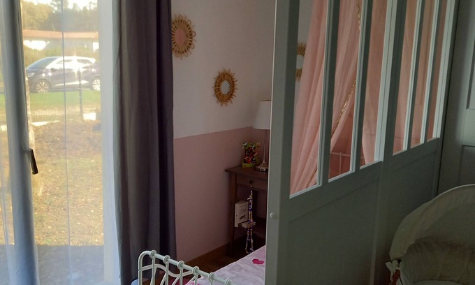 La Brede House | Relaxing Home with Pool, 45 Min to Bordeaux Beaches