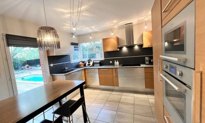 Trois Cocus - Borderouge - Croix-Daurade - Paleficat House | Relaxing Stay at Maison Climatisée with Private Pool