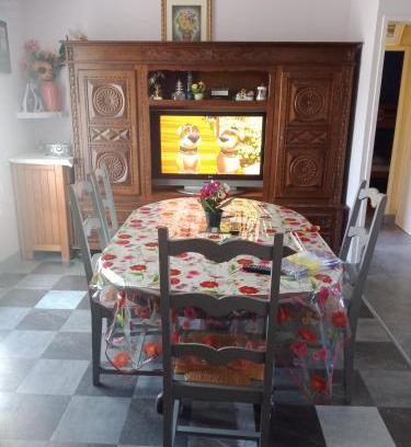 Montlucon House | Family-Friendly Maison Complète: Perfect for Your Getaway