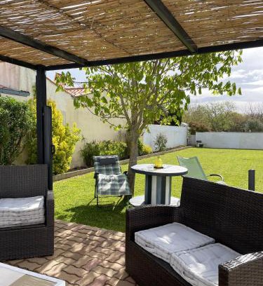 Saint-Pierre-d'Oleron House | Lovely Maison Confort & Garden in Saint Pierre d'Oleron