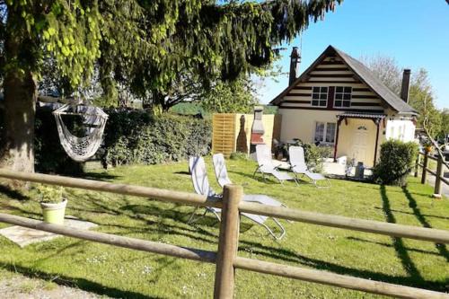 Saint-Leger-aux-Bois House | Cozy Retreat with Garden in Edruchon for 6 Guests