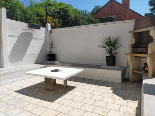 Lens House | Charming 3-Bedroom Home with Garden and WiFi in Lens