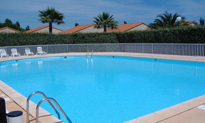 Torreilles House | Cozy Maison in Torreilles with Private Garden Escape