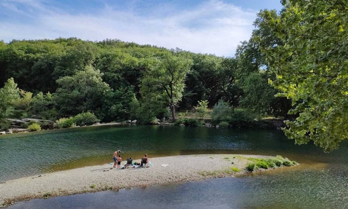 Laroque House | Cozy Maison Confortable Near River in Medieval Village