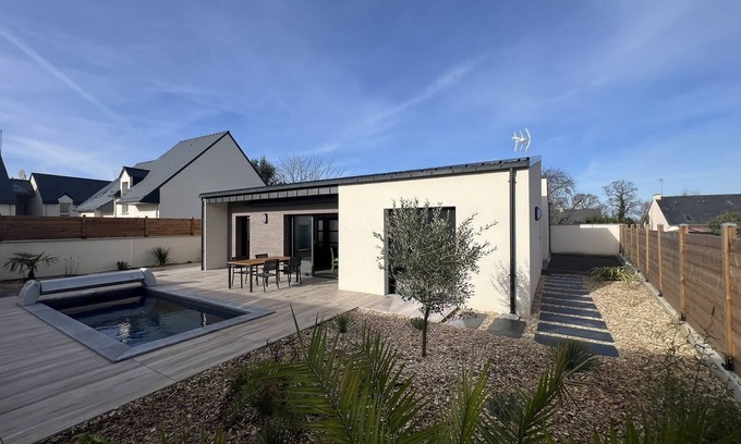 Dol-de-Bretagne House | Family Getaway at Maison Contemporaine with Pool & Ocean View