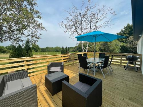 Nieul-le-Dolent House | Elegant Maison with Private Pond & Beach Access, WiFi Included