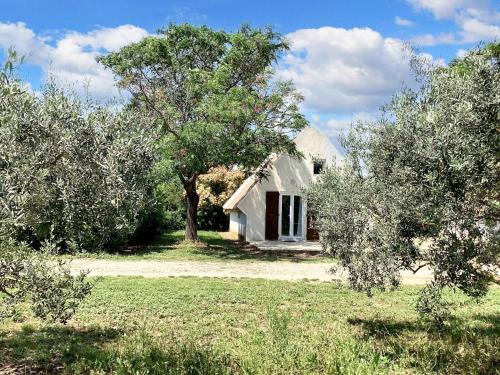 Saint-Nazaire-de-Pezan House | Garden Oasis: Family-Friendly Stay in Saint Nazaire de Pezan