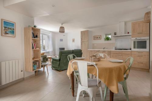 Saint-Armel House | Cozy Maison Steps from the Beautiful Golfe du Morbihan