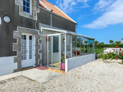 Plouescat House | Cozy 2-Bedroom Maison with Garden & Wifi in Plouescat