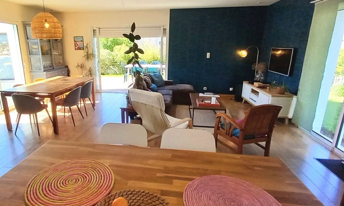 LʼIle-dʼOlonne House | Relaxing Maison Cosy for 5 Near Marais and Stunning Beaches