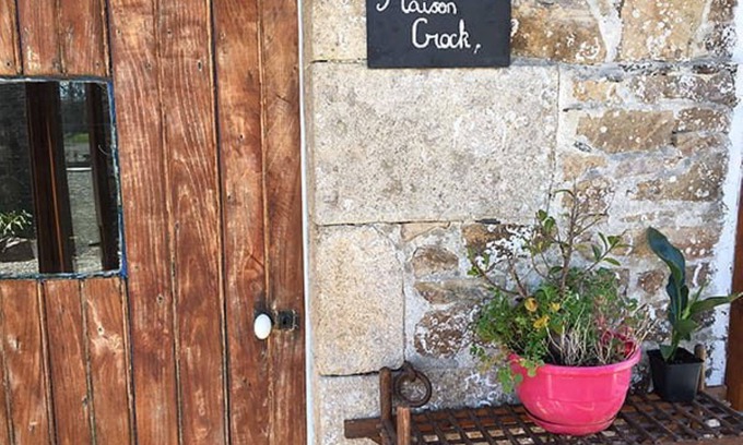 Plestin-les-Greves House | Relaxing Maison Crock: Pool, Sauna & Steps from the Sea