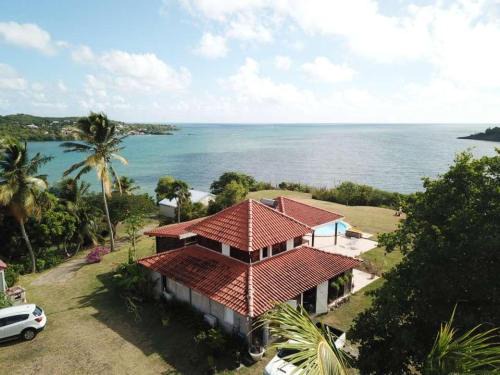 Le Francois House | Tranquil Maison d'Ô Pointe Thalémont with Private Beach