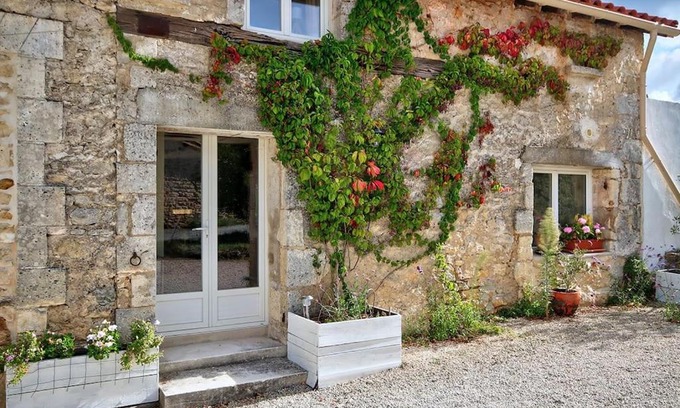 Lempzours House | Elegant Maison d'Amis Des Hirondelles with Oceanfront Pool