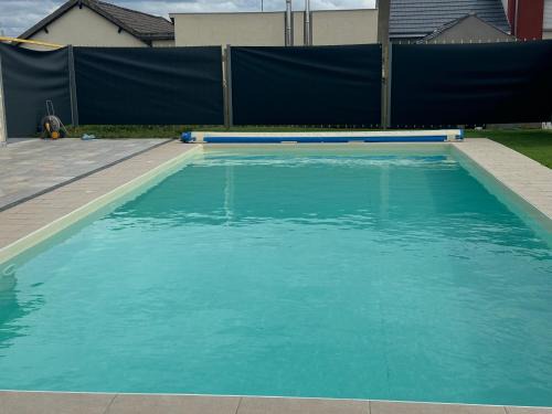 Leves Villa | Relaxing Maison d'Hôte with Inviting Pool for Families