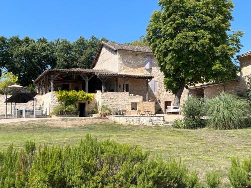 Andillac Bed & Breakfast | Cozy Maison d'hôtes De La Boissière with Oceanfront Pool