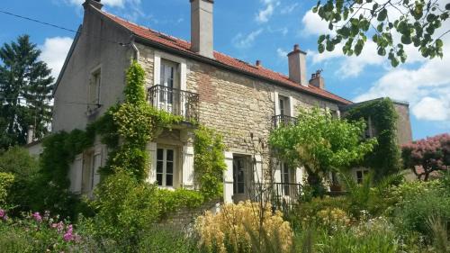 Dijon House | Inviting Maison d'hôtes des Perrières with Restaurant & 9.1 Rating