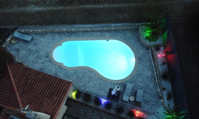 Calas Bed & Breakfast | Top-Rated Chambre d'hotes Cabries with Pool & Family Amenities