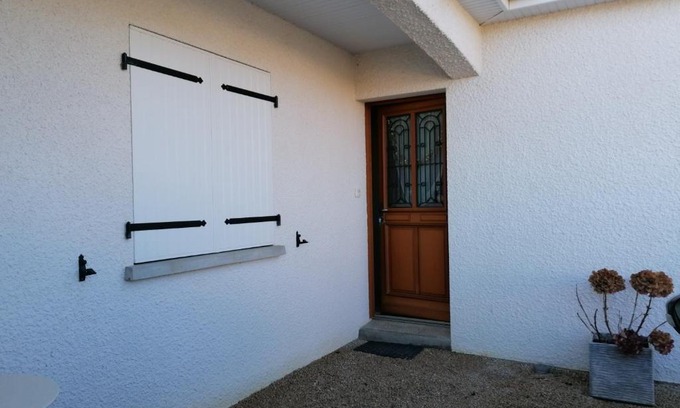 Saint-Julien-l'Ars House | Beautiful Maison d'Hôtes with Child-Friendly Amenities