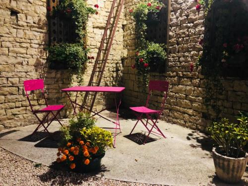 Colombe-le-Sec Bed & Breakfast | Cozy Maison d'hôtes La Colombelle with Pet-Friendly Perks