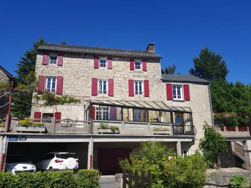 Saint-Leons Bed & Breakfast | Cozy Maison d'Hôtes "La Pierre Pointue" with Family Amenities