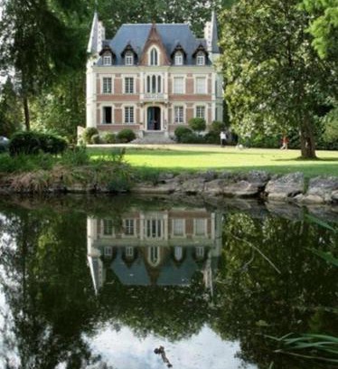 Contres Hotel | Welcoming Maison d'hôtes Le Manoir de Contres Awaits