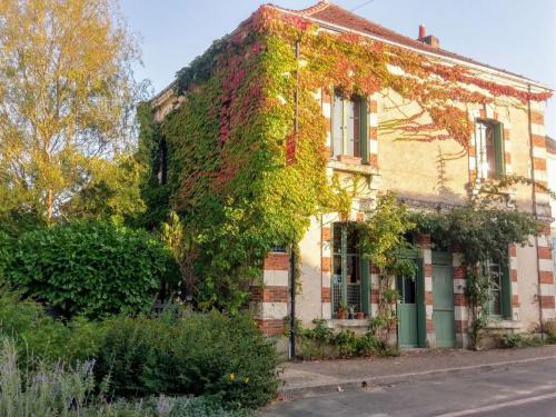 Ecueille Bed & Breakfast | Enchanting Maison d'hôtes "les volets verts" – Guest Rated 9/10