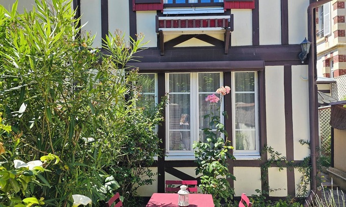 Cabourg House | Family-Friendly Retreat at Maison Dans L'éventail de Cabourg