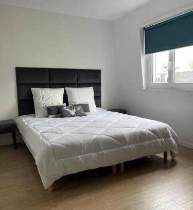 Lesigny Villa | Relax at Maison dans Résidence Américain - Family-Friendly Stay