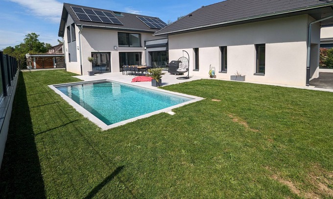 Chambery Villa | Elegant Maison with Private Pool and Ocean Views