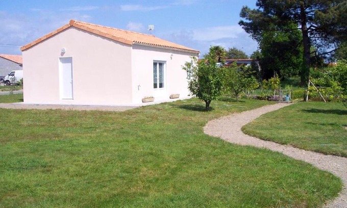 Les Moutiers-en-Retz House | Cozy 2-Bedroom Maison with Garden and WiFi in Les Moutiers