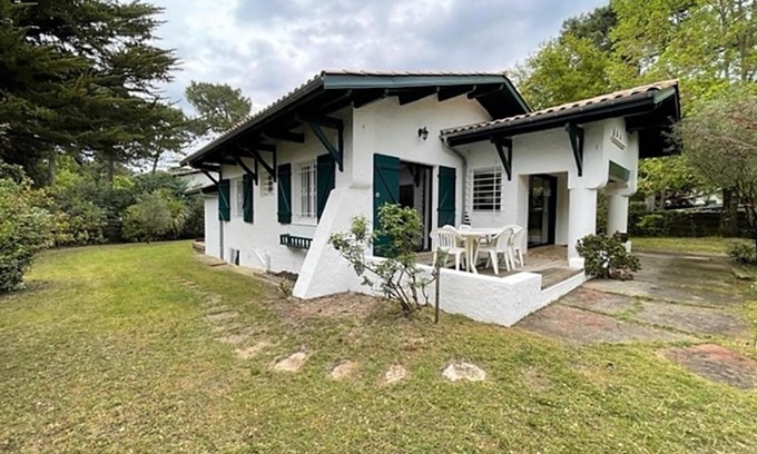 Pyla-sur-Mer Villa | Cozy Maison with Garden Steps from the Beach in Pyla