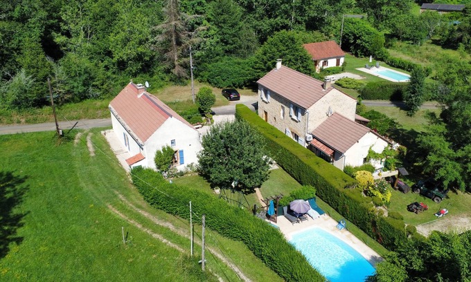 Frayssinet-le-Gelat House | Idyllic Maison de Charme: Poolside Escape in the Countryside