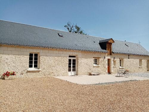 Villedieu-le-Chateau House | Family Getaway with Garden, Fireplace & Nearby Activities