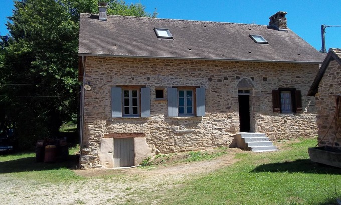 Jumilhac-le-Grand House | Serene Nature Retreat: Pet & Child Friendly Accommodations