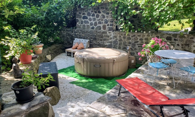 Darbres House | Relaxing Maison de Campagne Ardéchoise with Spa Retreat
