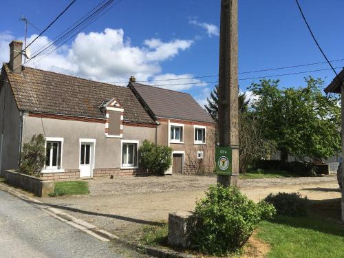 Poulaines House | Relaxing Countryside Retreat with Garden Near Loire Châteaux